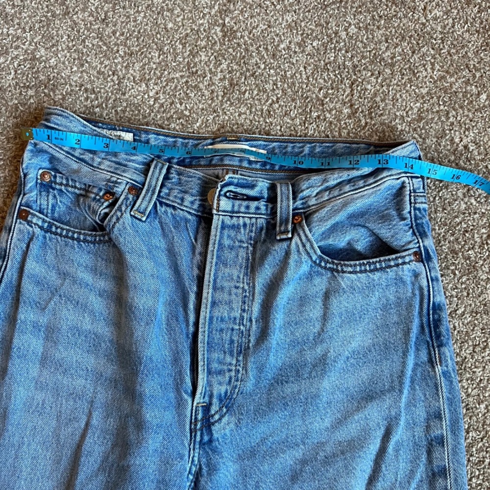 Levi's Premium Ribcage Straight Ankle Jeans Light Blue Denim Size 28 High Rise - Picture 4 of 9